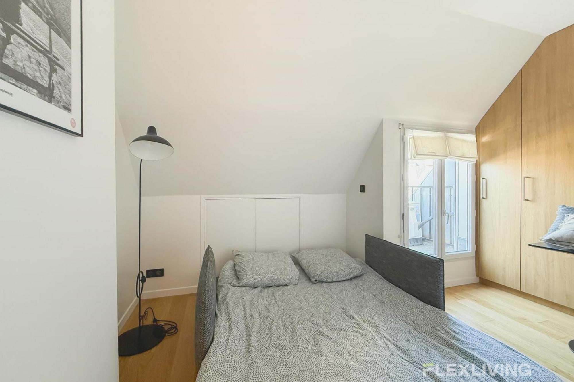 Charming In The Heart Of 8th Paris
