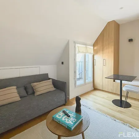 Charming In The Heart Of 8th Paris